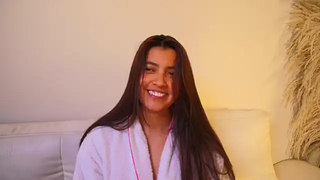 Snapshot of Rebeca_Williams_ chatting on February 13, 2025, 3:18 am Rebeca Williams  online show from February 13, 2025, 3:18 am