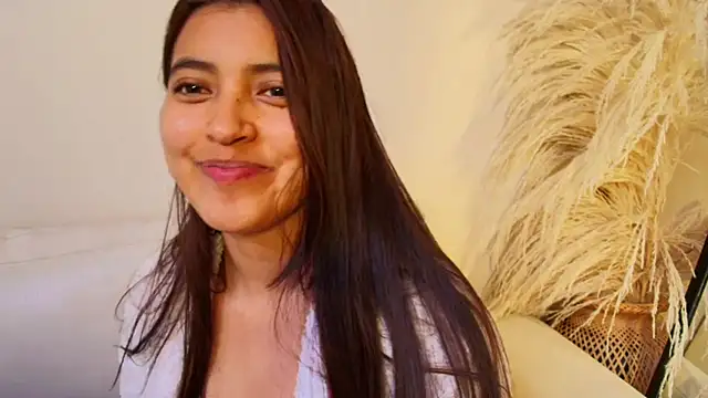 Snapshot of Rebeca_Williams_ chatting on February 14, 2025, 2:18 am Rebeca Williams  online show from February 14, 2025, 2:18 am