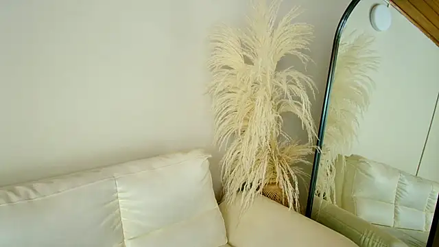 Snapshot of Rebeca_Williams_ chatting on February 21, 2025, 4:40 am Rebeca Williams  online show from February 21, 2025, 4:40 am