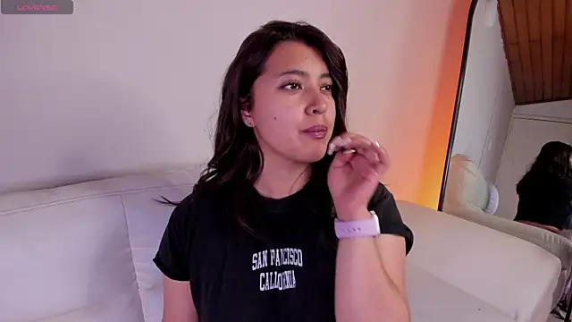 Snapshot of Rebeca_Williams_ chatting on October 27, 2025, 11:58 am Rebeca Williams  online show from October 27, 2025, 11:58 am