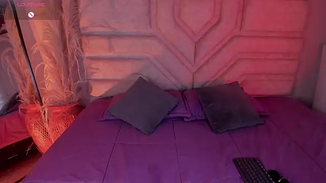 Rebeca Williams  online show from January 14, 2026, 12:22 pm