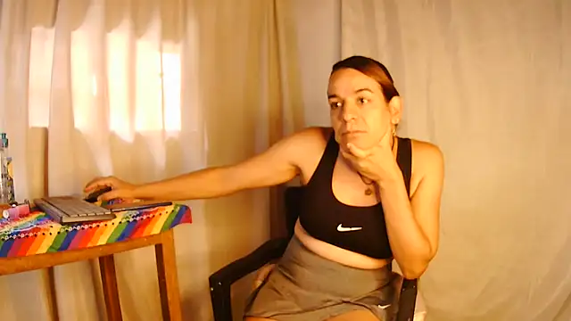 Snapshot of Oh_Tique chatting on February 12, 2025, 5:58 pm Oh Tique online show from February 12, 2025, 5:58 pm