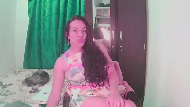 Snapshot of Oh_Tique chatting on October 5, 2025, 4:49 pm Oh Tique online show from October 5, 2025, 4:49 pm