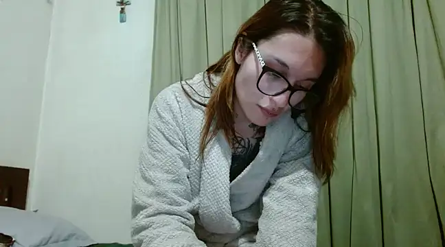 Snapshot of kittenlizz chatting on December 15, 2024, 11:42 pm kittenlizz online show from December 15, 2024, 11:42 pm