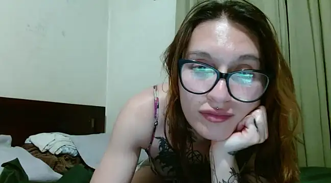 Snapshot of kittenlizz chatting on December 24, 2024, 11:33 pm kittenlizz online show from December 24, 2024, 11:33 pm