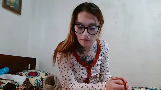 Snapshot of kittenlizz chatting on February 28, 2025, 8:18 pm kittenlizz online show from February 28, 2025, 8:18 pm