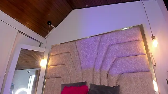 Snapshot of EmaJames25 chatting on February 21, 2026, 7:37 pm EmaJames25 online show from February 21, 2026, 7:37 pm