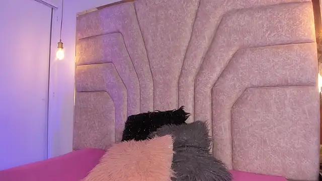 Snapshot of EmaJames25 chatting on March 26, 2026, 6:24 pm EmaJames25 online show from March 26, 2026, 6:24 pm