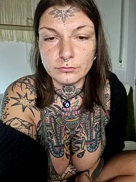 lizzardqueeen online show from November 15, 2025, 4:10 am