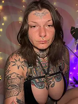 lizzardqueeen online show from March 13, 2026, 11:33 pm