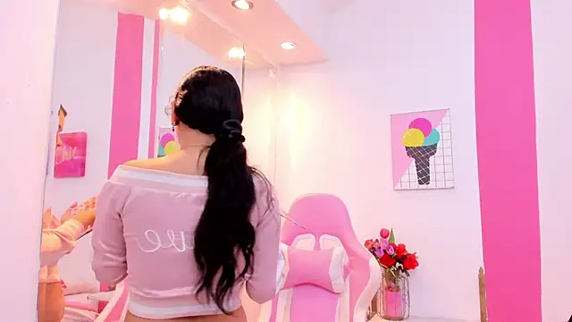 scarlette 15  online show from December 30, 2024, 1:36 pm