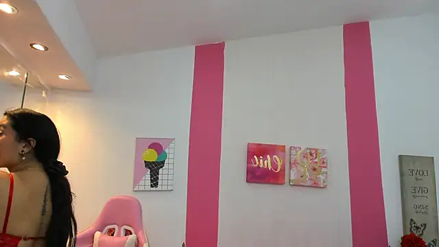 scarlette 15  online show from January 7, 2025, 3:46 am