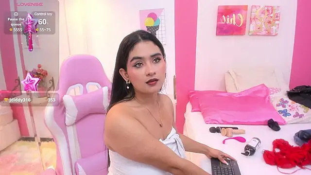 scarlette 15  online show from January 20, 2025, 11:10 pm