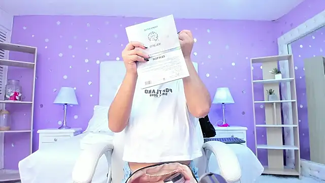 scarlette 15  online show from November 14, 2025, 3:16 am