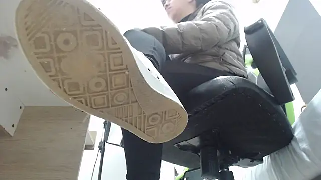 alma fenix online show from February 24, 2025, 12:05 pm