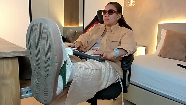 alma fenix online show from October 21, 2025, 1:45 pm