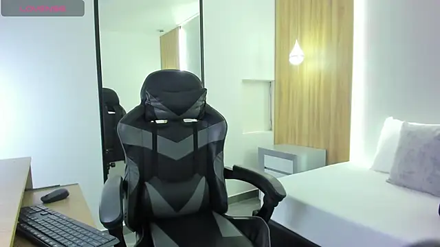 alma fenix online show from December 1, 2025, 6:46 pm