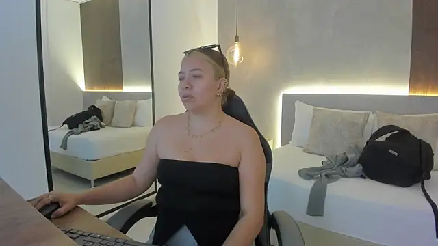 alma fenix online show from February 9, 2026, 12:31 pm