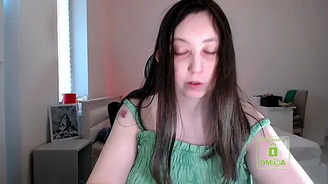 cute and hot online show from May 1, 2026, 5:06 pm