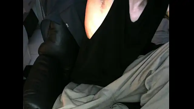 Ray175oo online show from November 25, 2025, 6:19 pm