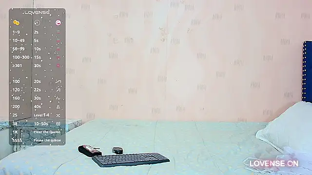 hotlatinateacher online show from December 10, 2024, 7:32 pm