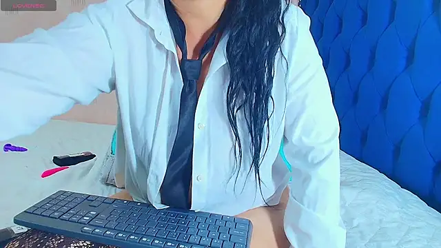 hotlatinateacher online show from February 18, 2025, 1:54 am