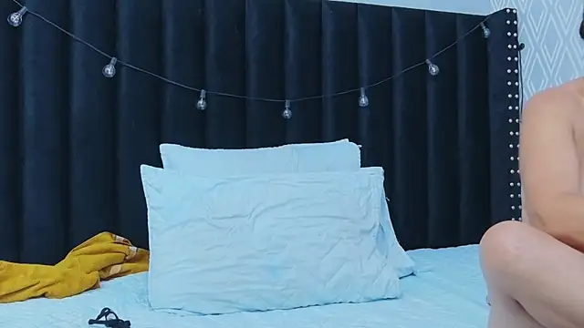 hotlatinateacher online show from October 13, 2025, 12:16 pm