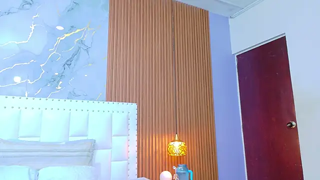 hotlatinateacher online show from October 25, 2025, 1:07 pm