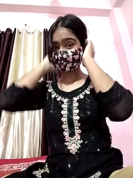 Snapshot of Arisha- chatting on October 5, 2025, 6:39 pm Arisha- online show from October 5, 2025, 6:39 pm