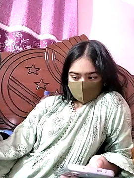 Snapshot of Arisha- chatting on October 24, 2025, 12:45 pm Arisha- online show from October 24, 2025, 12:45 pm