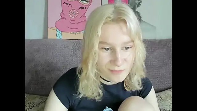 Snapshot of EnigmaSee chatting on September 25, 2025, 9:02 am EnigmaSee online show from September 25, 2025, 9:02 am