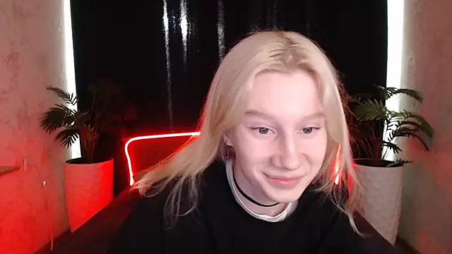 Snapshot of EnigmaSee chatting on October 1, 2025, 1:55 am EnigmaSee online show from October 1, 2025, 1:55 am