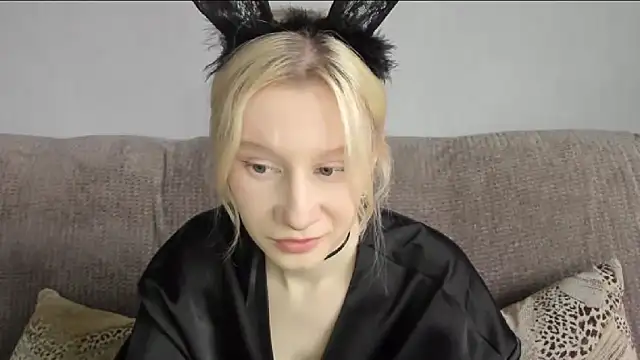 Snapshot of EnigmaSee chatting on October 30, 2025, 1:51 am EnigmaSee online show from October 30, 2025, 1:51 am