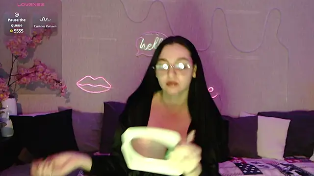 Fluffy Tiffy online show from January 14, 2025, 12:00 am