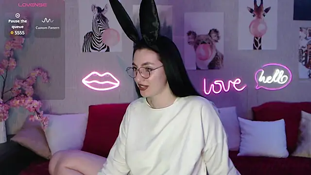 Fluffy Tiffy online show from February 13, 2025, 7:03 am