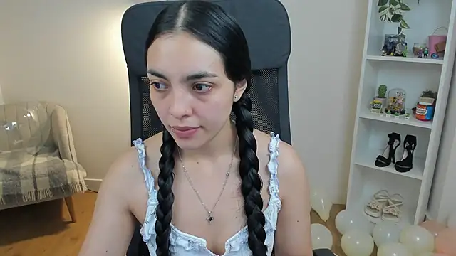  BellaEvans  online show from May 9, 2026, 4:50 am