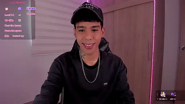 Snapshot of aldrinwhite chatting on January 13, 2025, 1:49 pm aldrinwhite online show from January 13, 2025, 1:49 pm