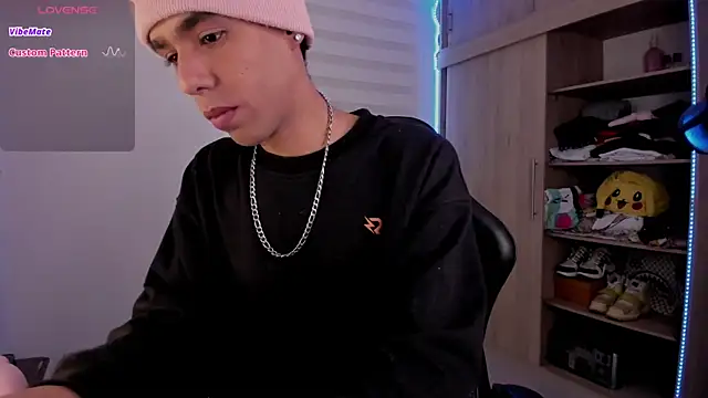 Snapshot of aldrinwhite chatting on February 5, 2025, 1:00 pm aldrinwhite online show from February 5, 2025, 1:00 pm