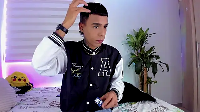 Snapshot of aldrinwhite chatting on September 18, 2025, 8:00 pm aldrinwhite online show from September 18, 2025, 8:00 pm