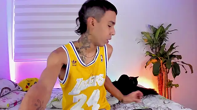 Snapshot of aldrinwhite chatting on September 25, 2025, 6:44 pm aldrinwhite online show from September 25, 2025, 6:44 pm