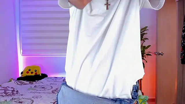 Snapshot of aldrinwhite chatting on October 12, 2025, 4:39 pm aldrinwhite online show from October 12, 2025, 4:39 pm