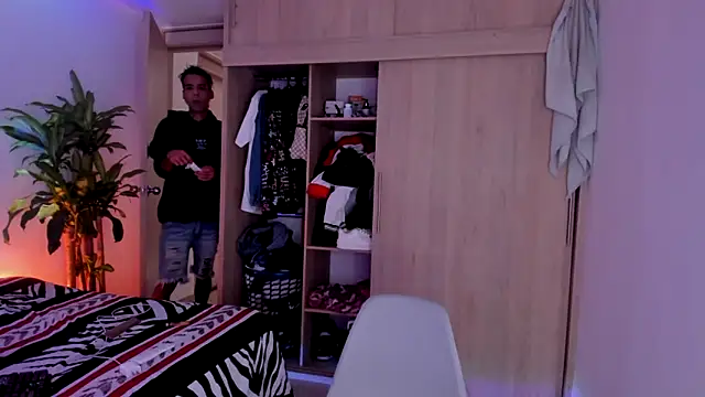 aldrinwhite online show from November 3, 2025, 6:53 pm