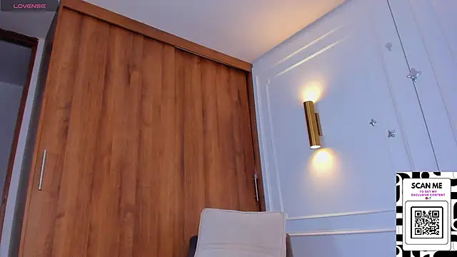 Snapshot of Chrishell_ chatting on March 13, 2025, 4:38 am Chrishell  online show from March 13, 2025, 4:38 am