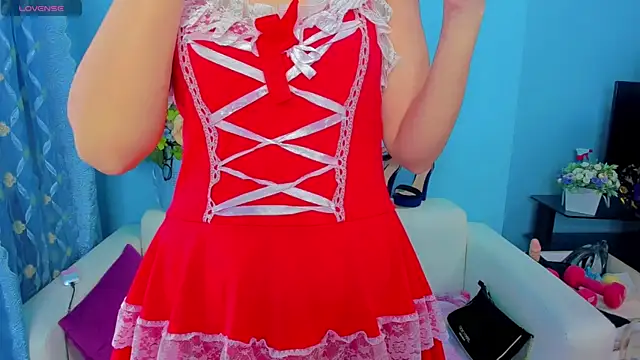 LindaaLu online show from May 8, 2026, 2:39 am