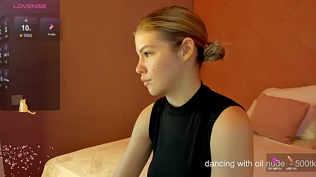 Snapshot of Anna_Robinson chatting on December 4, 2024, 1:14 am Anna Robinson online show from December 4, 2024, 1:14 am