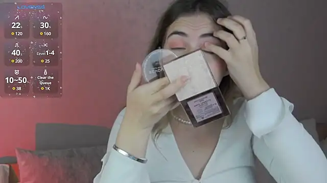 Snapshot of chloi_hes chatting on December 4, 2024, 9:40 am chloi hes online show from December 4, 2024, 9:40 am