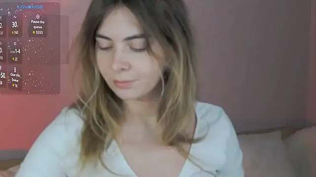 Snapshot of chloi_hes chatting on December 6, 2024, 3:11 pm chloi hes online show from December 6, 2024, 3:11 pm