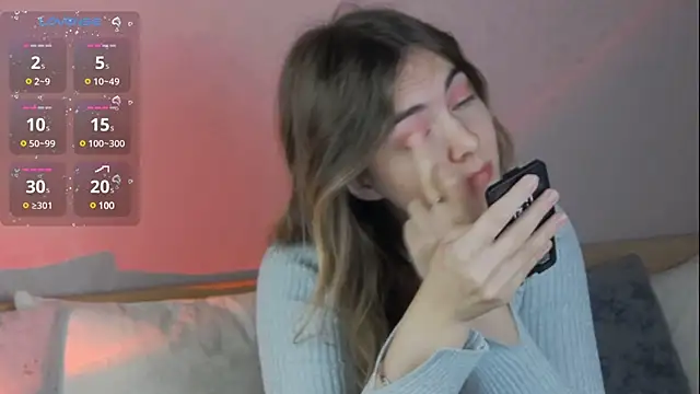 Snapshot of chloi_hes chatting on December 10, 2024, 11:43 am chloi hes online show from December 10, 2024, 11:43 am