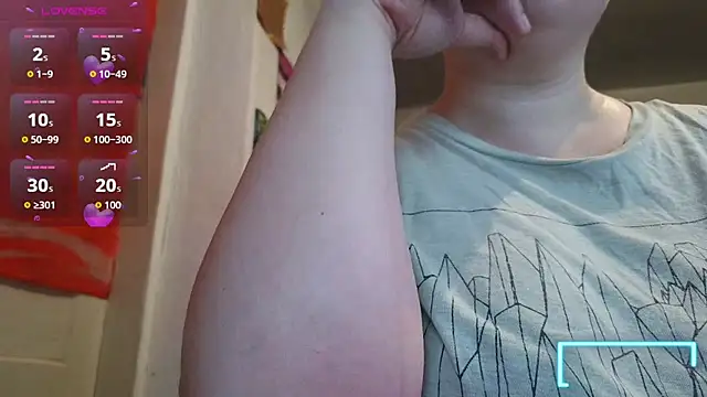 Snapshot of Cora_Maro chatting on July 6, 2026, 9:28 pm Cora Maro online show from July 6, 2026, 9:28 pm
