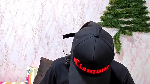 Snapshot of BarbieHotLaura chatting on January 9, 2025, 8:22 pm BarbieHotLaura online show from January 9, 2025, 8:22 pm